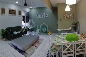 Sri Puteri (Earls Court), Ukay Perdana