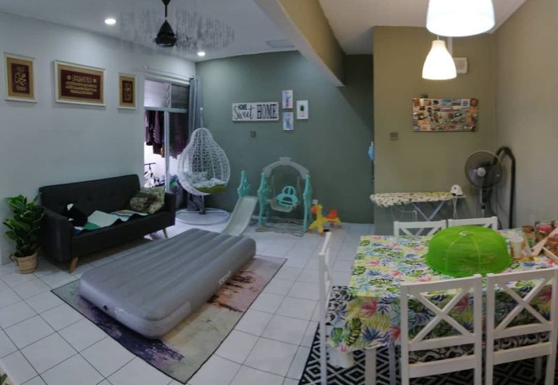 Sri Puteri (Earls Court), Ukay Perdana