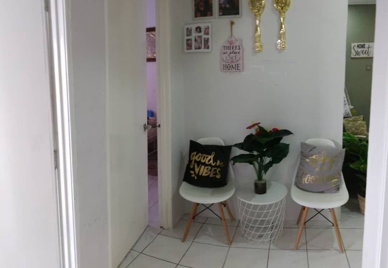 Sri Puteri (Earls Court), Ukay Perdana