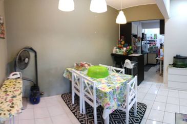 Sri Puteri (Earls Court), Ukay Perdana