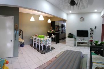 Sri Puteri (Earls Court), Ukay Perdana