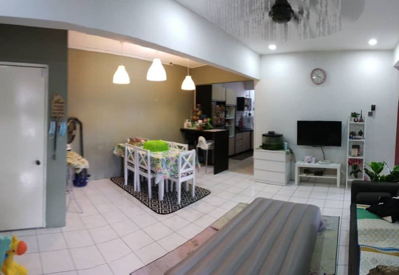 Sri Puteri (Earls Court), Ukay Perdana