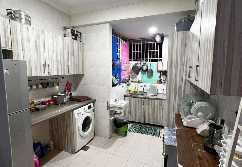 Pangsapuri Jati, Taman Subang Mewah