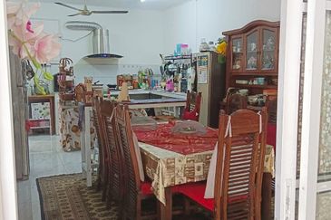 Jalan Putra Permai 10/4 C