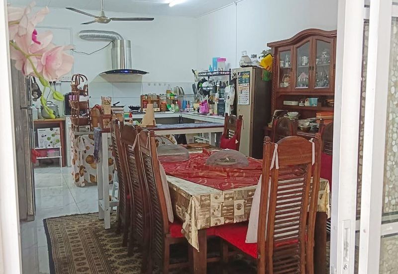 Jalan Putra Permai 10/4 C