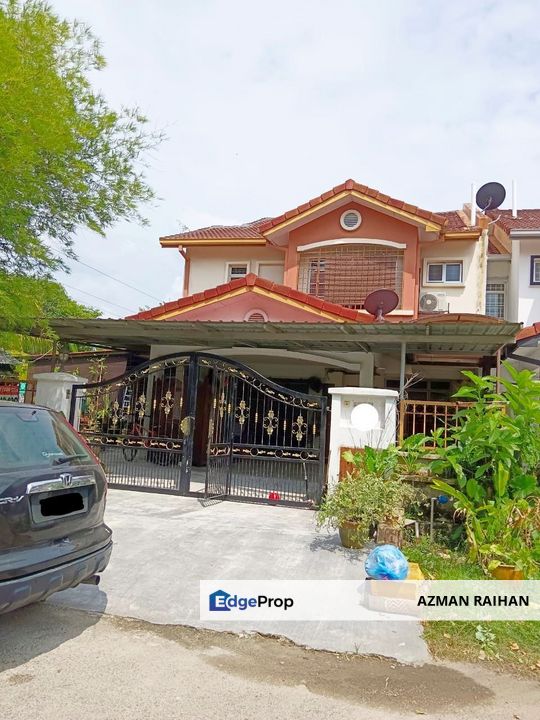 Corner Lot Double Storey Putra Height For Sale for Sale RM1,200,000 By