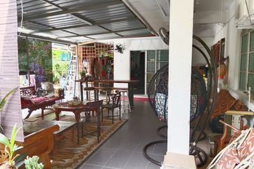 Jalan Putra Permai 10/4 C