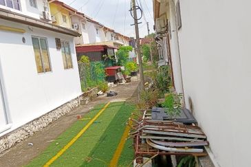 Jalan Putra Permai 10/4 C