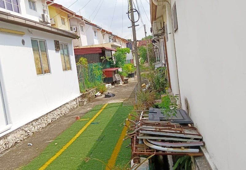 Jalan Putra Permai 10/4 C