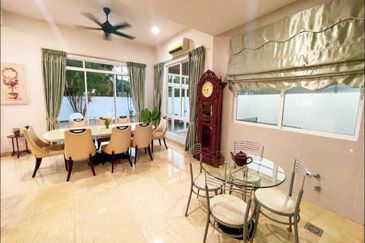 CORNER! SWIMMING POOL! FREEHOLD! 3 Storey Bungalow Rose Residence,Kajang