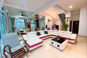 CORNER! SWIMMING POOL! FREEHOLD! 3 Storey Bungalow Rose Residence,Kajang