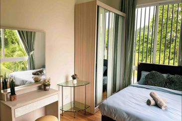 CORNER! SWIMMING POOL! FREEHOLD! 3 Storey Bungalow Rose Residence,Kajang