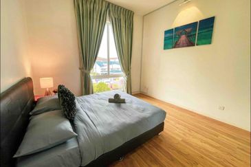 CORNER! SWIMMING POOL! FREEHOLD! 3 Storey Bungalow Rose Residence,Kajang