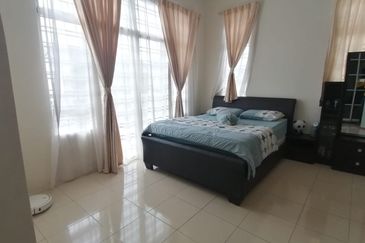 WELL Kept Renovated !  2 Storey SEMI-D CLUSTER @ Bandar Saujana Putra
