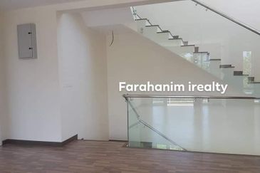 BIGGEST UNIT!! Storey Semi D Corner Lot Chemara Hills Seremban 