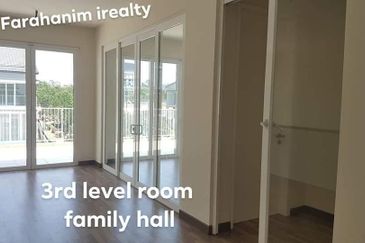 BIGGEST UNIT!! Storey Semi D Corner Lot Chemara Hills Seremban 