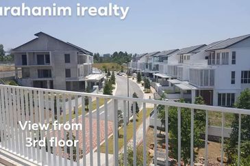 BIGGEST UNIT!! Storey Semi D Corner Lot Chemara Hills Seremban 