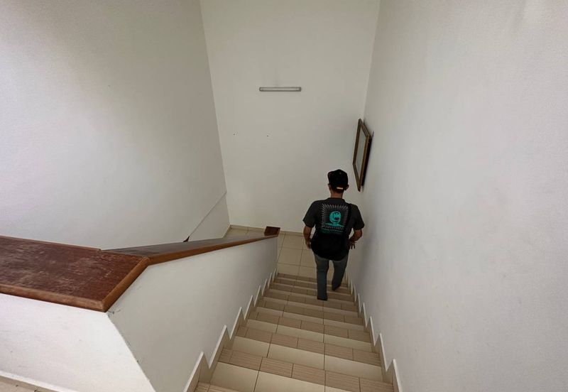 For Sale !! DOUBLE STOREY INTERMEDIATE HOUSE TAMAN ALAM BUDIMAN 