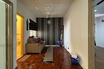 (Good Condition) Intermediate unit at Bandar Tasik Kesuma, Beranang !