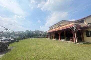 Corner Lot Double Storey Bungalow  PETALING JAYA  