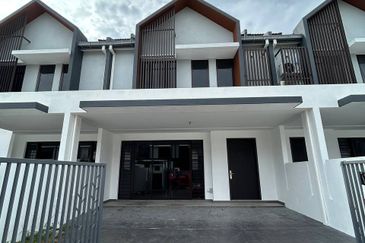 Serenia Anisa Phase 1