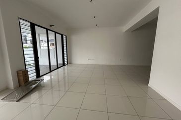 Serenia Anisa Phase 1