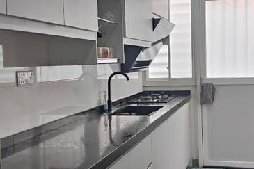 1.5 STOREY TOWNHOUSE PLATINUM RESIDENCE, DENGKIL