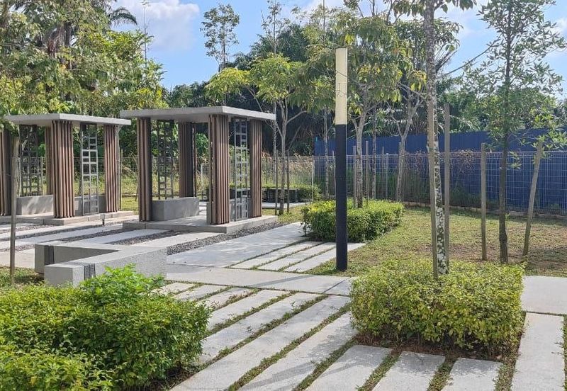 1.5 STOREY TOWNHOUSE PLATINUM RESIDENCE, DENGKIL