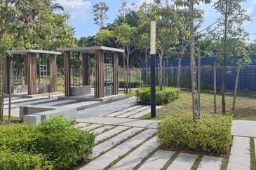 1.5 STOREY TOWNHOUSE PLATINUM RESIDENCE, DENGKIL