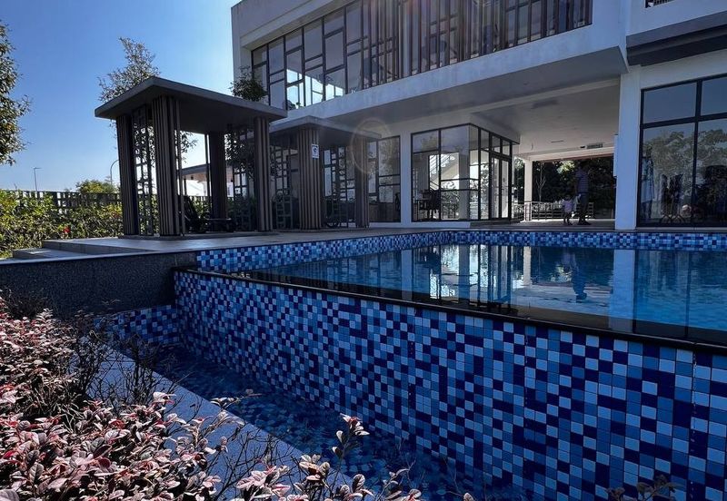 1.5 STOREY TOWNHOUSE PLATINUM RESIDENCE, DENGKIL