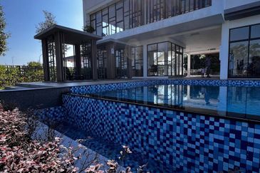 1.5 STOREY TOWNHOUSE PLATINUM RESIDENCE, DENGKIL