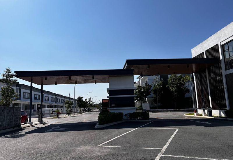 1.5 STOREY TOWNHOUSE PLATINUM RESIDENCE, DENGKIL