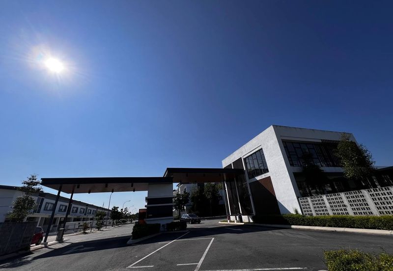 1.5 STOREY TOWNHOUSE PLATINUM RESIDENCE, DENGKIL