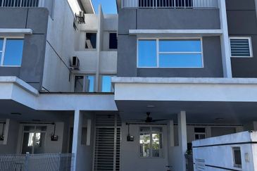 1.5 STOREY TOWNHOUSE PLATINUM RESIDENCE, DENGKIL