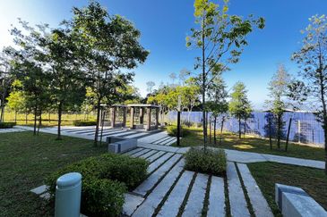 1.5 STOREY TOWNHOUSE PLATINUM RESIDENCE, DENGKIL