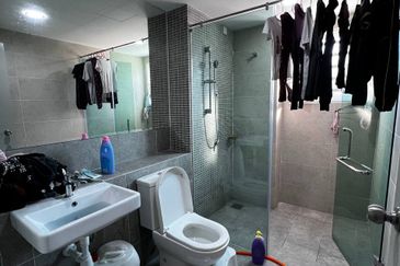 1.5 STOREY TOWNHOUSE PLATINUM RESIDENCE, DENGKIL