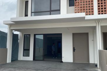 FOR SALE 2 STORY TERRACE BELINASE CONCEPT HOME @ CYBERSOUTH.
