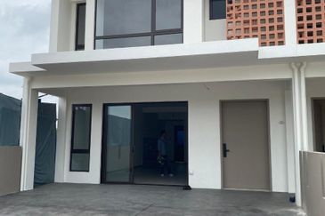 FOR SALE 2 STORY TERRACE BELINASE CONCEPT HOME @ CYBERSOUTH.