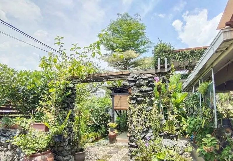 FOR SALES DOUBLE STOREY BUNGALOW SS12 SUBANG JAYA.