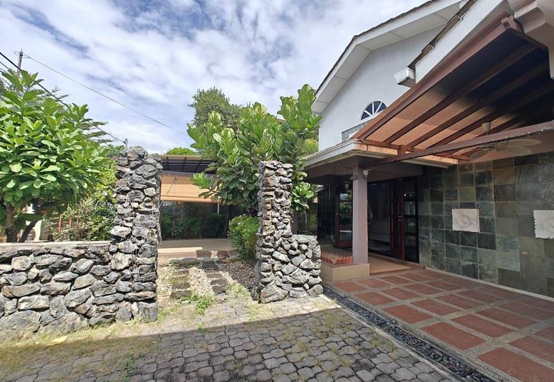 FOR SALES DOUBLE STOREY BUNGALOW SS12 SUBANG JAYA.