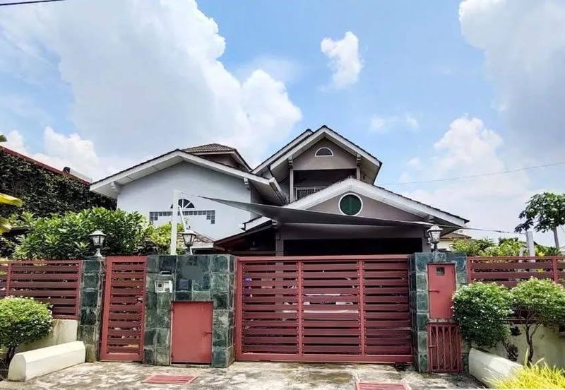 FOR SALES DOUBLE STOREY BUNGALOW SS12 SUBANG JAYA.
