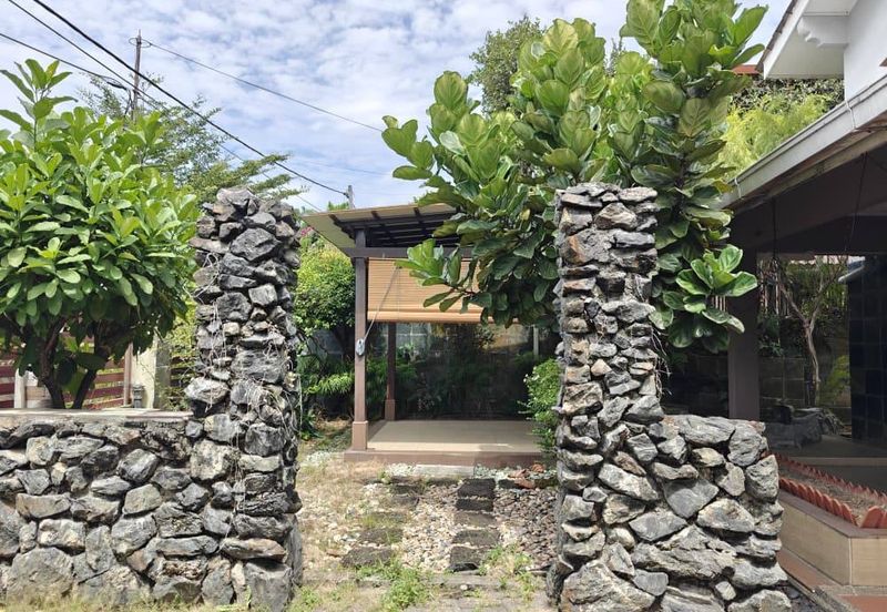 FOR SALES DOUBLE STOREY BUNGALOW SS12 SUBANG JAYA.