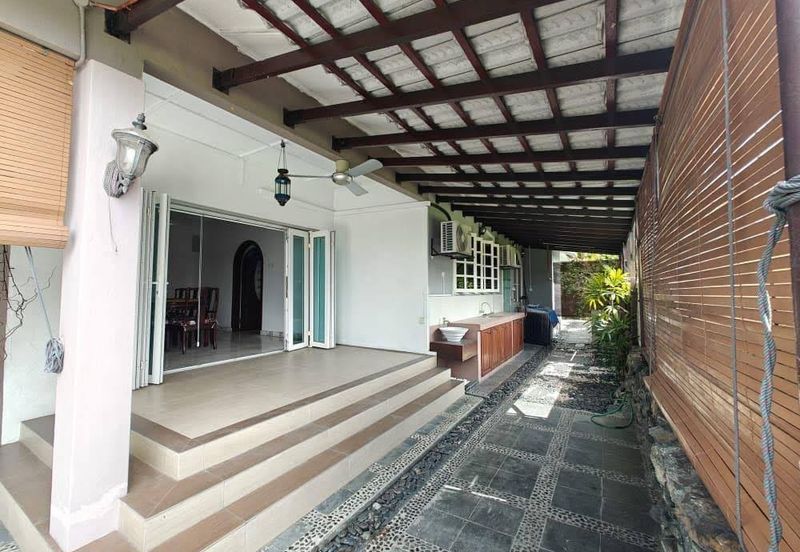 FOR SALES DOUBLE STOREY BUNGALOW SS12 SUBANG JAYA.