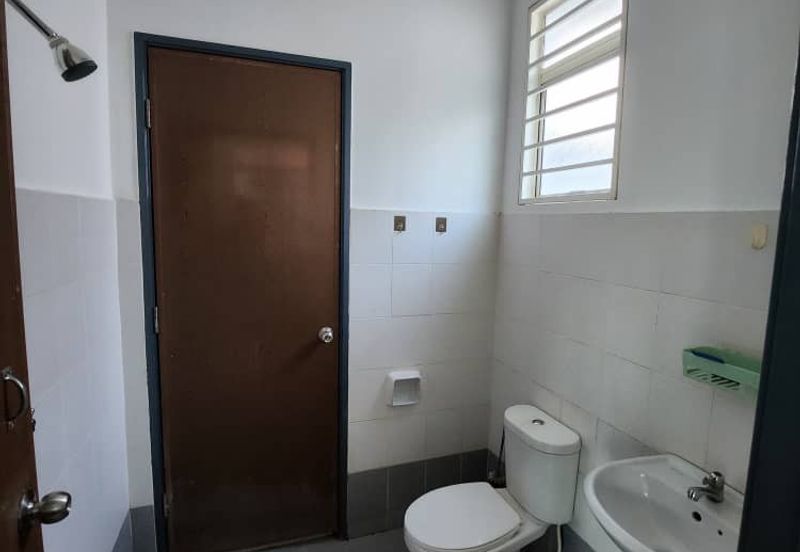 FOR SALE 2 STORY TERRACE ENDLOT TYPE PINES HILLPARK, SAUJANA UTAMA.