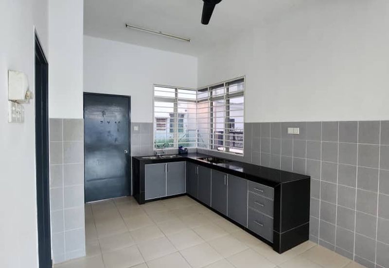 FOR SALE 2 STORY TERRACE ENDLOT TYPE PINES HILLPARK, SAUJANA UTAMA.