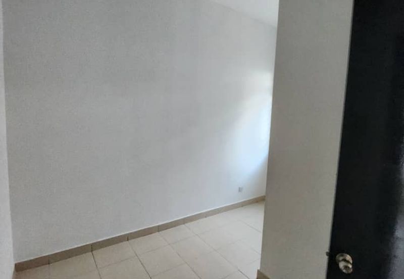 FOR SALE 2 STORY TERRACE ENDLOT TYPE PINES HILLPARK, SAUJANA UTAMA.