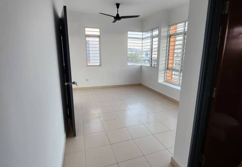 FOR SALE 2 STORY TERRACE ENDLOT TYPE PINES HILLPARK, SAUJANA UTAMA.