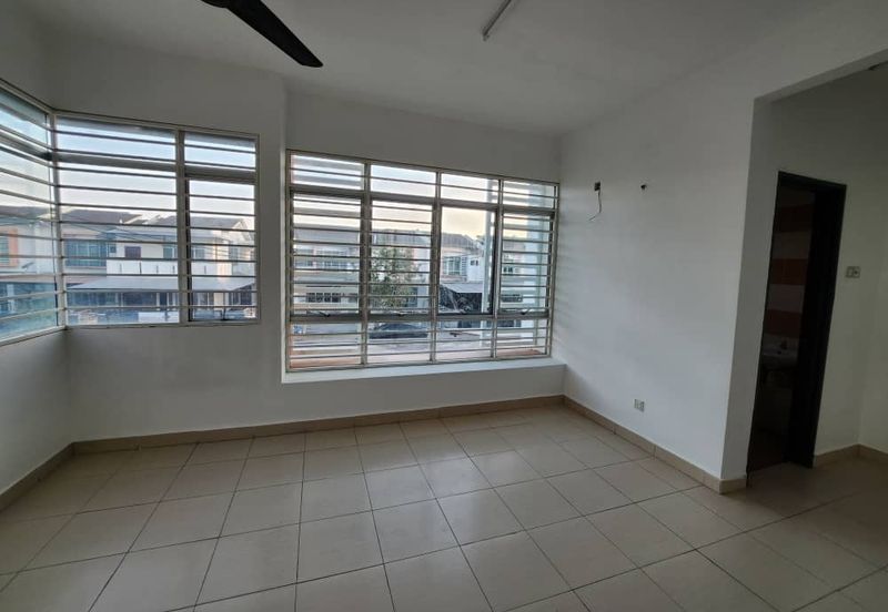 FOR SALE 2 STORY TERRACE ENDLOT TYPE PINES HILLPARK, SAUJANA UTAMA.