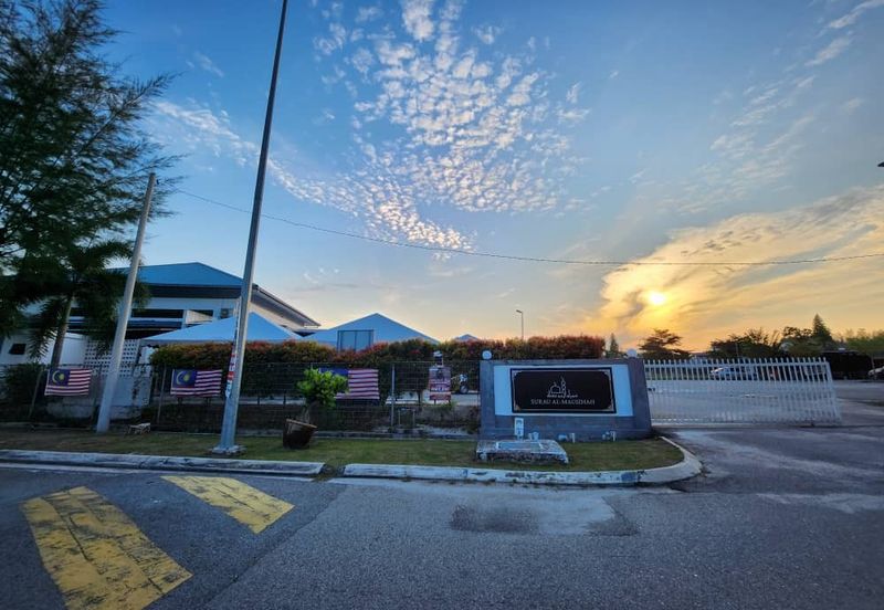 FOR SALE 2 STORY TERRACE ENDLOT TYPE PINES HILLPARK, SAUJANA UTAMA.