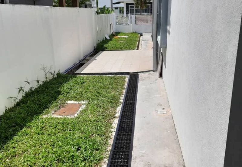 FOR SALE SEMI-D CLAUSTER 10 ROYAL GARDEN BANDAR SAUJANA PUTERA